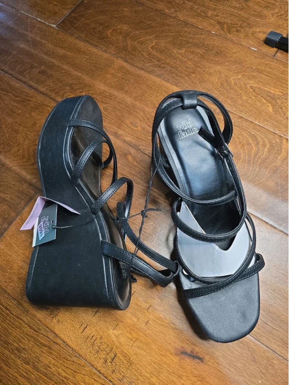 Women's 8.5 brand new sandal from target item, 1608 box 25